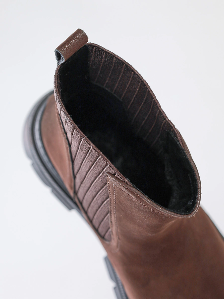 Ботинки-челси коричневого цвета на объемной подошве